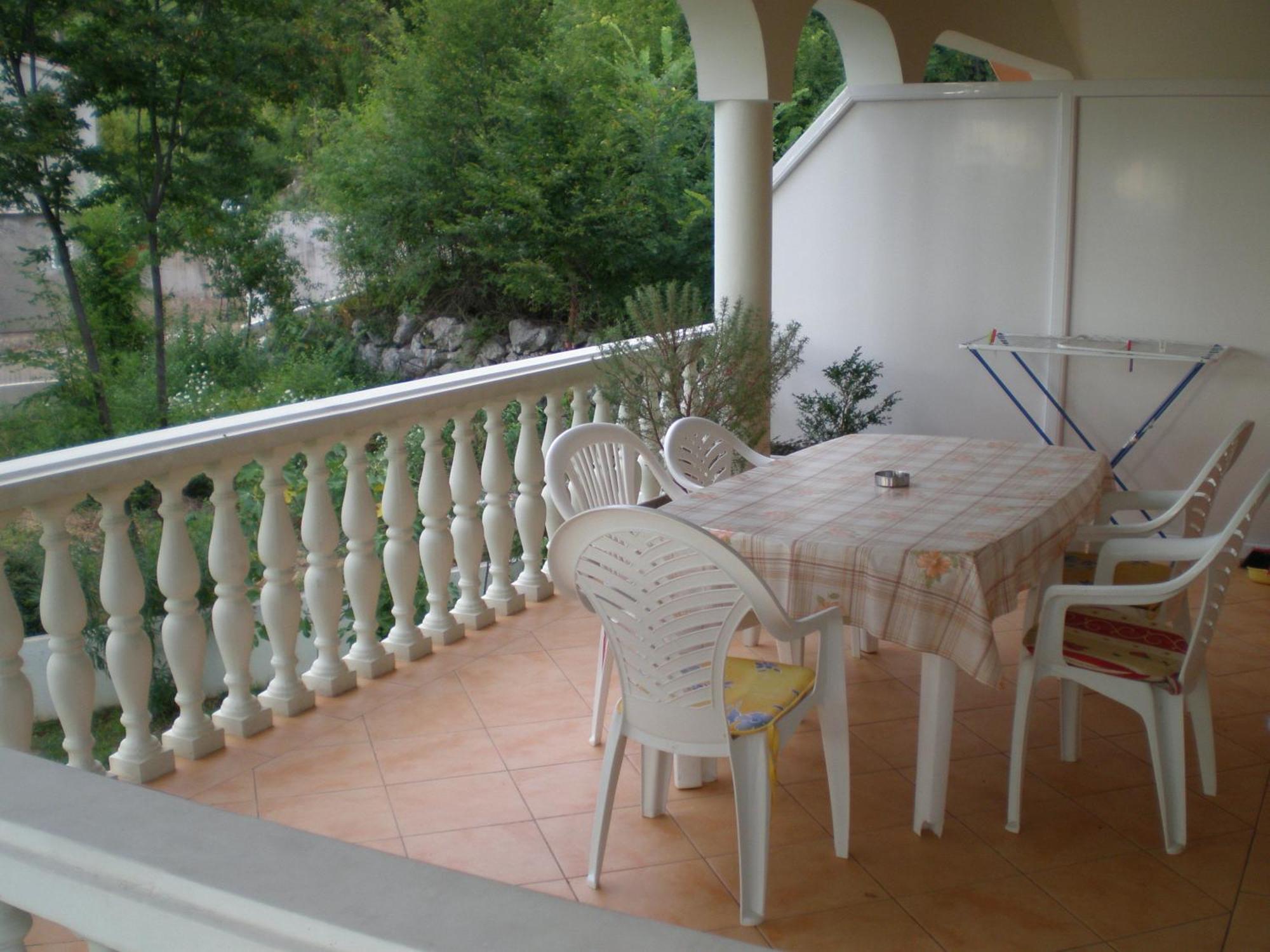 Apartments Viktorija Omišalj Екстериор снимка